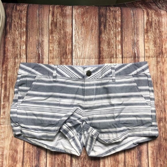 SO Striped Blue and White Shorts NWT - Picture 1 of 3